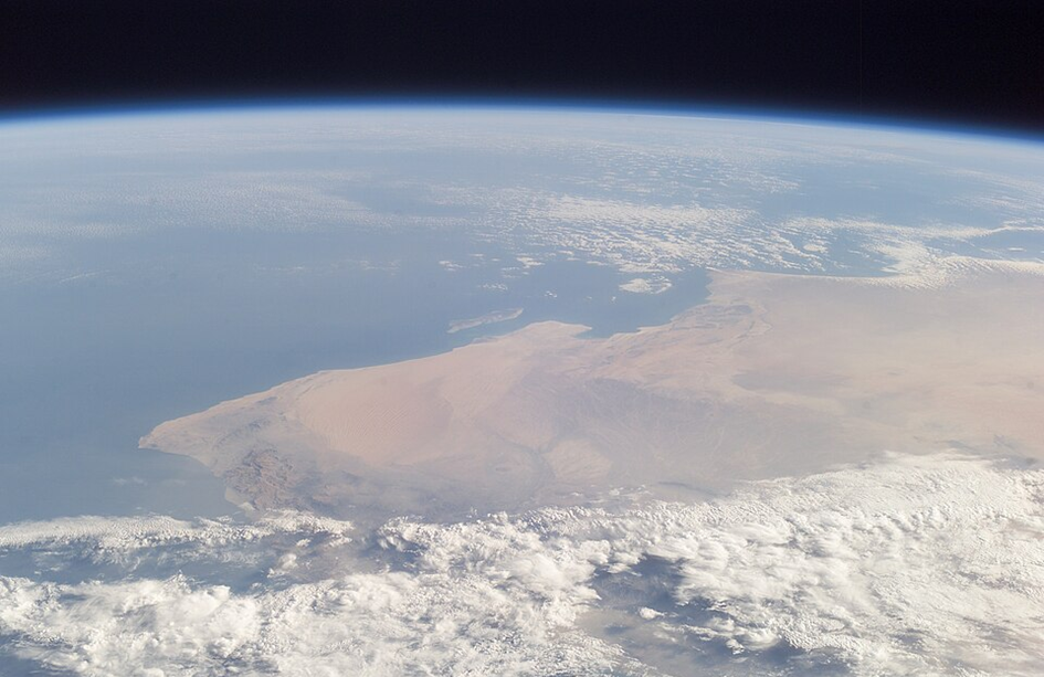 Wikimedia Commons / NASA / public domain: View of Oman taken during ISS Expedition 6